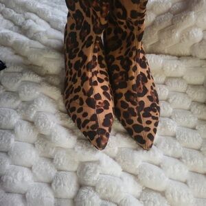 Chic Leopard Print Heeled Boots